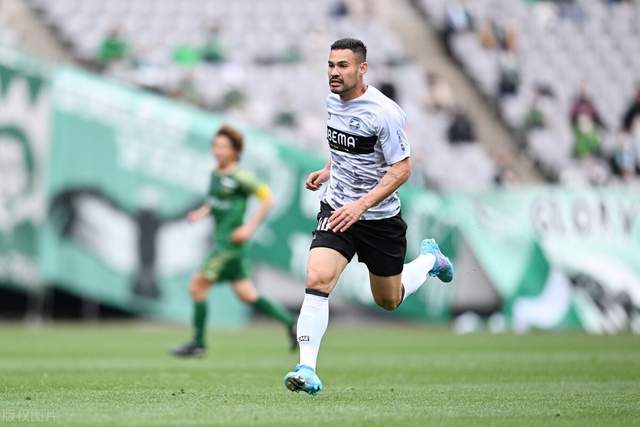 姜伟泽一战创2项纪录 助攻新高三分球追平孙军