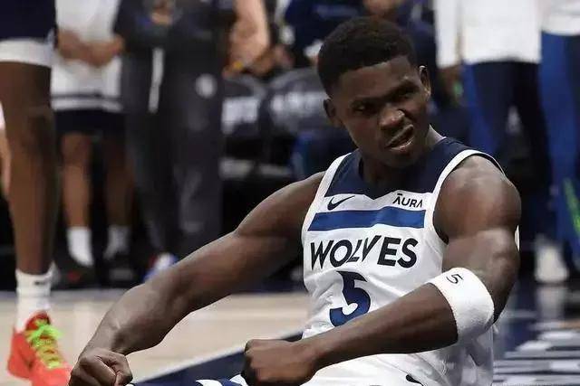 广厦队公告：赵岩昊肋骨骨折 预计将休战4-6周