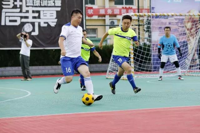 38岁拉莫斯在社交媒体晒照发文：秋季训练！